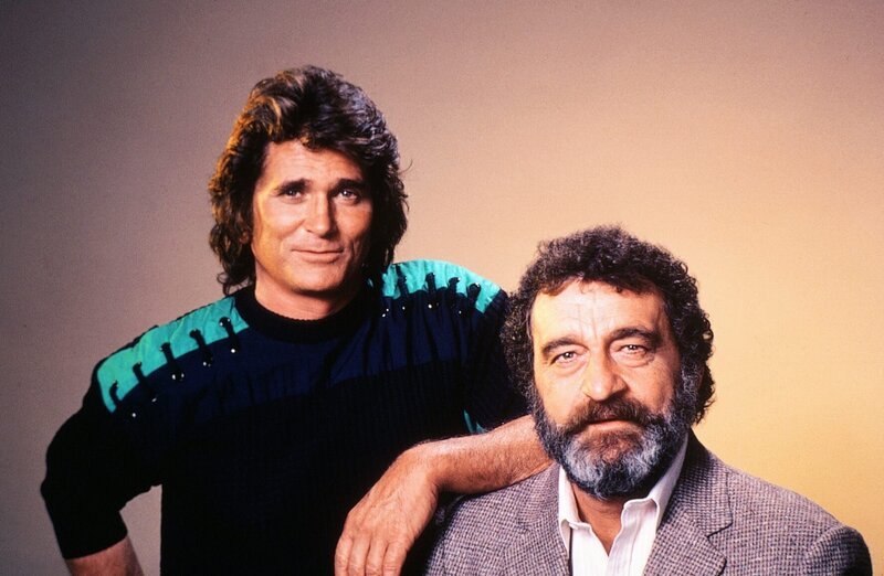 Der Engel Jonathan (Michael Landon, l.) ist in himmlischer Mission auf der Erde unterwegs. Unterstützt wird er von seinem Erdenfreund Mark (Victor French, r.). – Bild: Worldvision Enterprises, Inc.