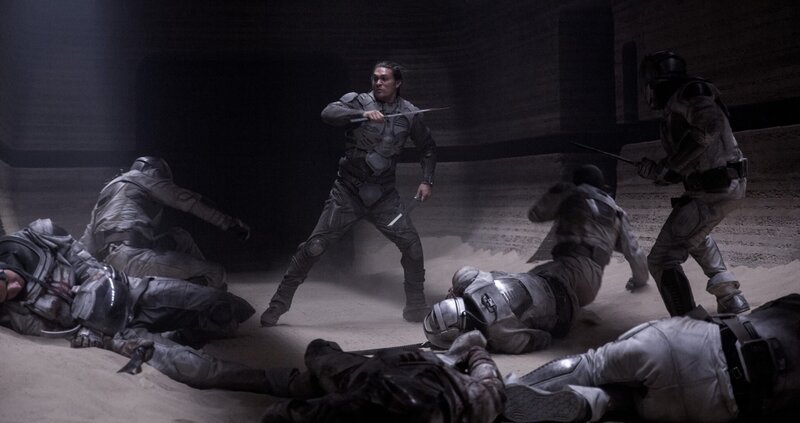 Duncan Idaho (Jason Momoa, m.). – Bild: ORF/PRO7/Warner/Chia Bella James Duncan Idaho (Jason Momoa, m.). – Bild: ORF/PRO7/Warner/Chia Bella James