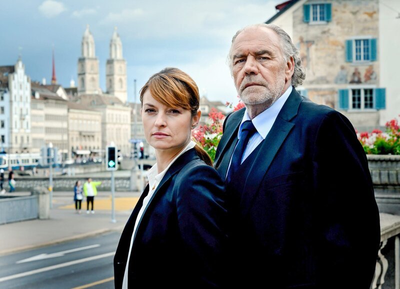 Borchert (Christian Kohlund) und Dominique Kuster (Ina Paule Klink) sind ein starkes Team. – Bild: ORF/​Degeto/​Florian Froschmayer