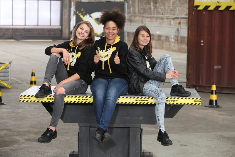 Das Team der Mädchen: Lara, Charlaine und Maja. – Bild: ZDF/​Frank W. Hempel
