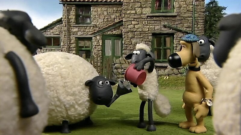 Shirley muss viel trinken, vielleicht ist der Schluckauf dann weg. Shaun gibt ihr viel Wasser. – Bild: WDR/​Aardman Animation Ltd./​BBC