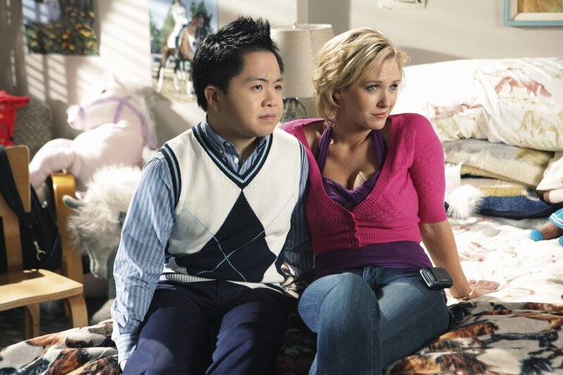 Eine Höllenwoche steht ihnen bevor: Maya (Nicky Whelan, r.) und Trang (Matthew Moy, l.) … – Bild: Touchstone Television