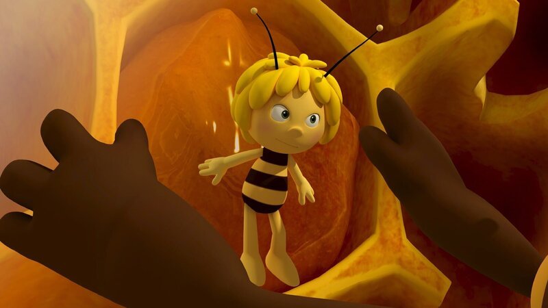 Maja versucht Momo aufzuhalten. – Bild: ZDF/​Studio100 Animation