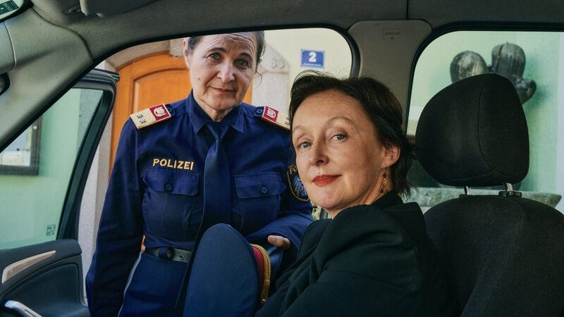 (v.li.): Maria Hofstätter (Grete Öller), Regina Fritsch (Eflriede Eder). – Bild: ORF/Lotus Film/Felix Vratny (v.li.): Maria Hofstätter (Grete Öller), Regina Fritsch (Eflriede Eder). – Bild: ORF/Lotus Film/Felix Vratny