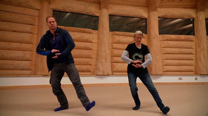 Erste Tai-Chi-Lektion für Thilo in Klein Kordshagen. – Bild: NDR