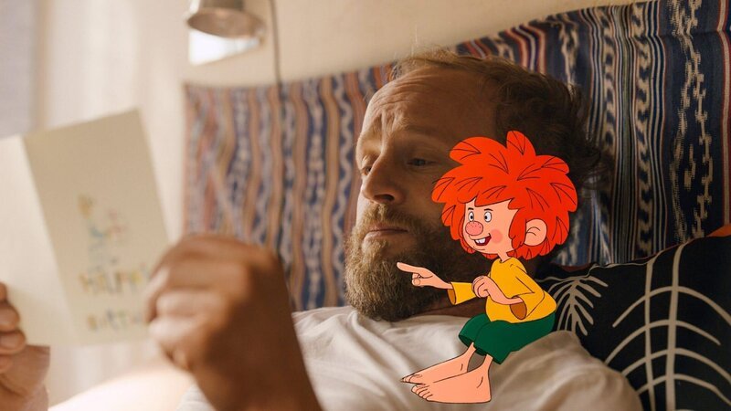 Florian Eder (Florian Brückner) und Pumuckl – Bild: ORF/​Beta Film/​RTL/​NEUESUPER