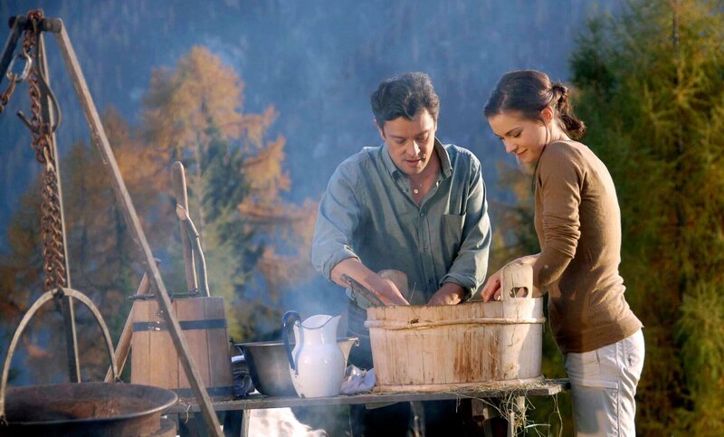 MDR Fernsehen HEIMAT ZU VERKAUFEN, am Montag (28.03.11) um 20:15 Uhr. Max (Fritz Hammel) und Sarah (Henriette Richter-Röhl) – Bild: MDR/​ORF/​Alfons Kowatsch