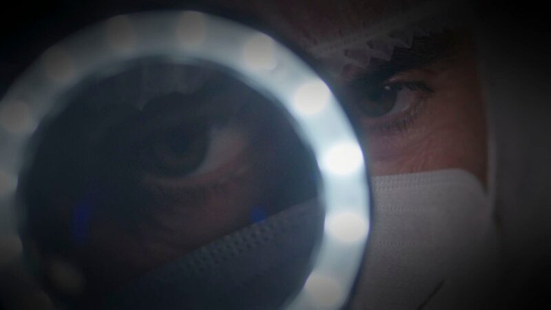 Augen in Großaufnahme – Bild: cinflx /​ Crime + Investigation /​ Rare Television Ltd.