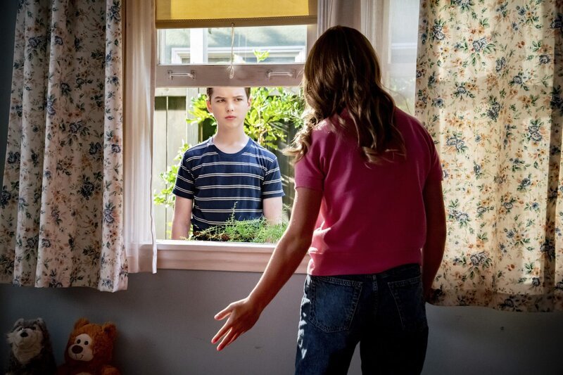 Sheldon Cooper (Iain Armitage) und Missy Cooper (Raegan Revord) – Bild: Courtesy of Warner Brothers