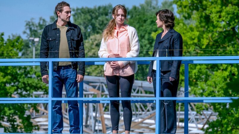 Nachdem der Chef der Kanalreinigung Linz, Ferdinand Birkner, tot in der Kanalisation aufgefunden wurde, ermitteln die Kommissare Ben Halberg (Daniel Gawlowski) und Joe (Katharina Stemberger, r.) in den Kreisen der Abwasser-Industrie. – Bild: Stefanie Leo