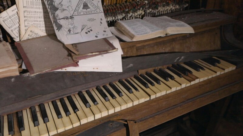 Fundstücke aus dem Edinburgh Manor lassen darauf schließen, dass dort einst Geldwäsche, die russische Mafia und internationale Intrigen eine Rolle gespielt haben könnten. – Bild: N24 Doku