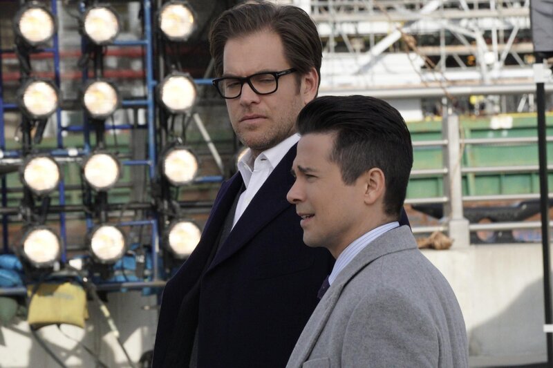 Danny (Freddy Rodriguez, r.) und Bull (Michael Weatherly, l.) glauben, dass ihre neue Klientin nicht die ganze Wahrheit erzählt. Haben sie damit recht? – Bild: CBS Broadcasting, Inc. /​ John Paul Filo