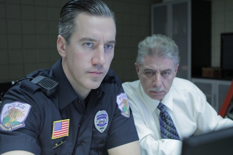 Officer Timothy Peck (l.); Detective Randal Roberts (r.) – Bild: Alvaro Acosta