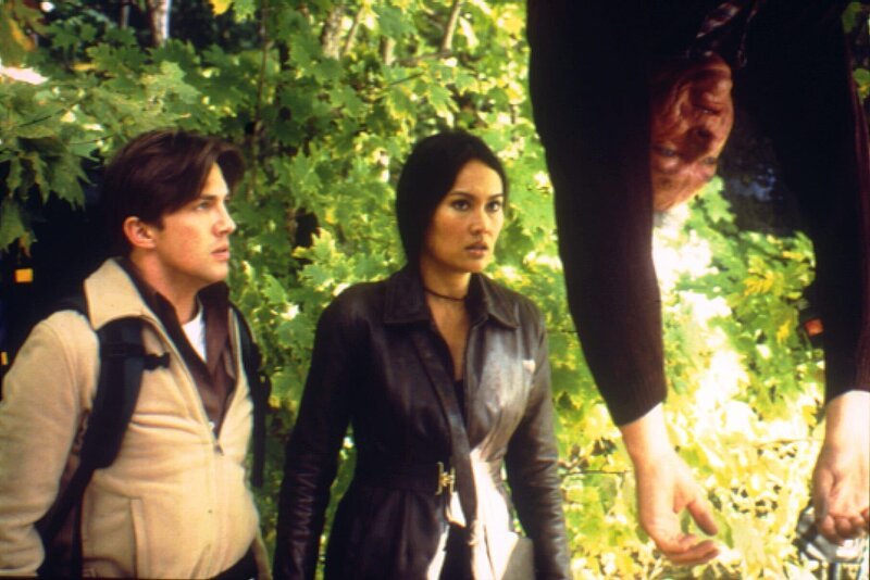 L-R: Nigel Bailey (Christien Anholt) und Sydney Fox (Tia Carrere) – Bild: Tele 5