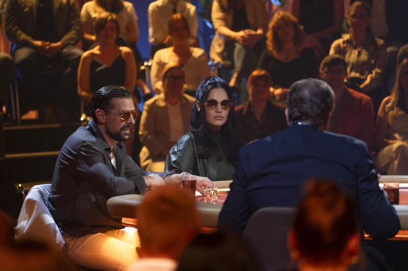 (v.l.n.r.) Klaas Heufer-Umlauf; Nilam Farooq – Bild: Joyn/​Florida TV /​ Weiya Yeung