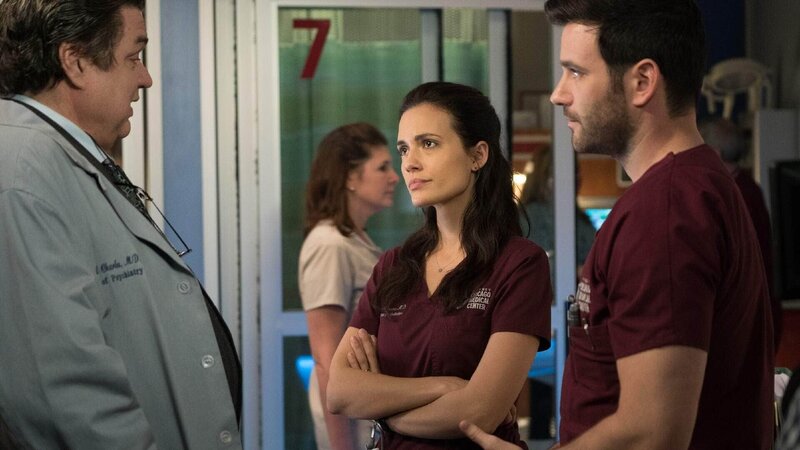 V.l.: Daniel Charles (Oliver Platt), Natalie Manning (Torrey DeVitto), Connor Rhodes (Colin Donnell) – Bild: RTL /​ NBC Universal