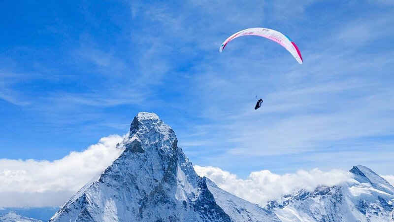 Vor dem Matterhorn: Chrigel Maurer – Bild: SRF/​Matthias Lüscher