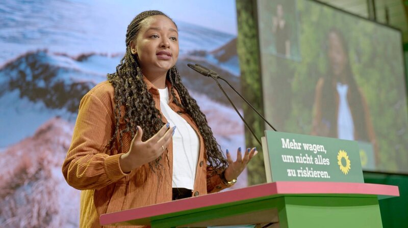 Aminata Touré auf dem Bundesparteitag der Grünen. – Bild: WDR/​Kimotion Pictures GmbH