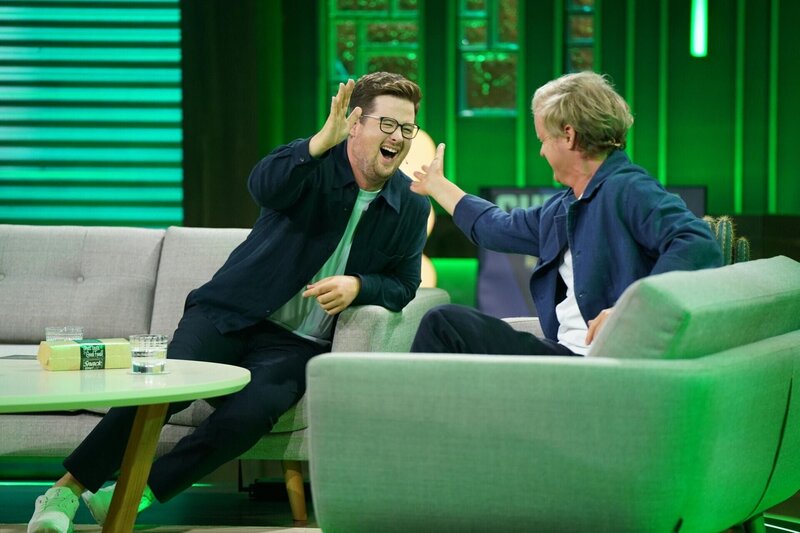 Chris Tall (l.); Pierre M. Krause (r.). – Bild: Joyn /​ Guido Engels