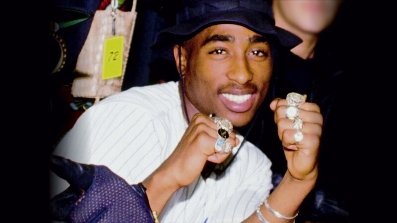 1996 wurde der Hip Hop-Künstler Tupac Shakur in Las Vegas durch mehrere Schüsse tödlich verletzt. – Bild: VOX