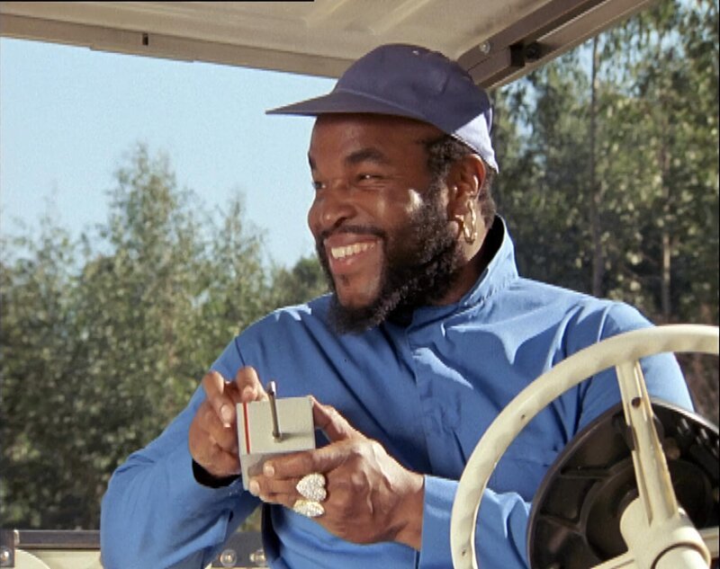 Das A-Team bekommt es mit dem windigen Geschäftsmann Bob McKeever zu tun … (Foto: B.A. Baracus als ‚Mr. T‘) – Bild: RTL II