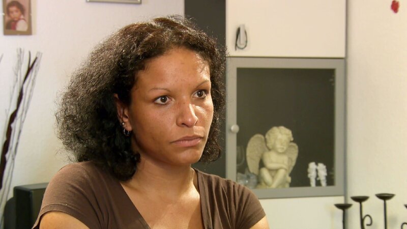 Alexandra aus Bad Kreuznach möchte ihre Wurzeln kennen lernen und sucht deshalb ihren Vater Ernest. – Bild: TVNOW