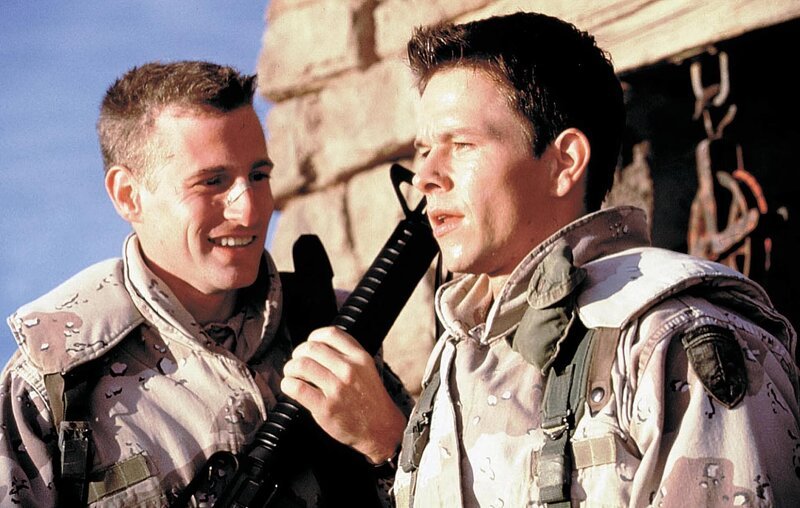 Rechts: Troy (Mark Wahlberg) – Bild: DMB / Warner Bros. Rechts: Troy (Mark Wahlberg) – Bild: DMB / Warner Bros.