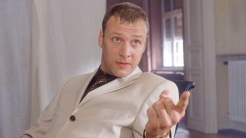 Roth (Christoph Grunert) stellt eiskalt klar, wer der Boss ist. – Bild: MG RTL D /​ Guido Engels