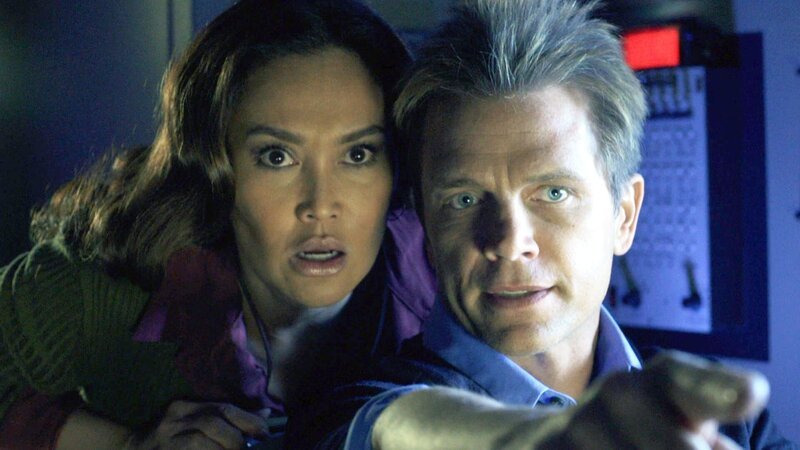 Gemeinsam mit Jake (David Chokachi) versucht Kate (Tia Carrere) die Situation und das Flugzeug in den Griff zu bekommen …Gemeinsam mit Jake (David Chokachi) versucht Kate (Tia Carrere) die Situation und das Flugzeug in den Griff zu bekommen … – Bild: Tele 5 Gemeinsam mit Jake (David Chokachi) versucht Kate (Tia Carrere) die Situation und das Flugzeug in den Griff zu bekommen …Gemeinsam mit Jake (David Chokachi) versucht Kate (Tia Carrere) die Situation und das Flugzeug in den Griff zu bekommen … – Bild: Tele 5