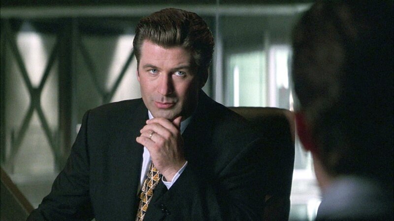 NSA-Sicherheitschef Kudrow (Alec Baldwin) will den autistischen Simon, der den Geheimcode geknackt hat, umbringen lassen.. – Bild: RTL II