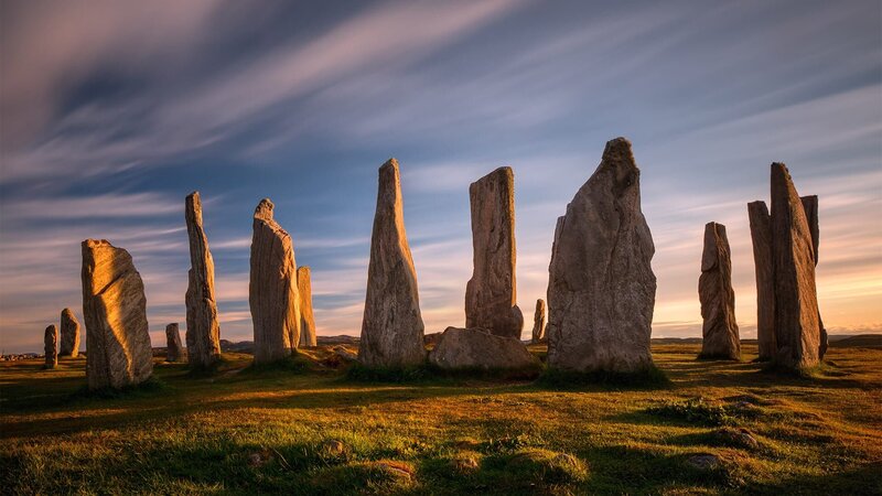 Callanish-Steine im Licht des Sonnenuntergangs, Lewis, Schottland – Bild: Wojciech Kruczynski /​ © THE HISTORY CHANNEL /​ Wojciech Kruczynski