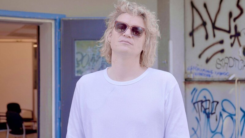 Musik-Dok: Dabu Fantastic Dabu Fantastic-Frontmann Dabu Bucher. – Bild: SRF/​Madcom