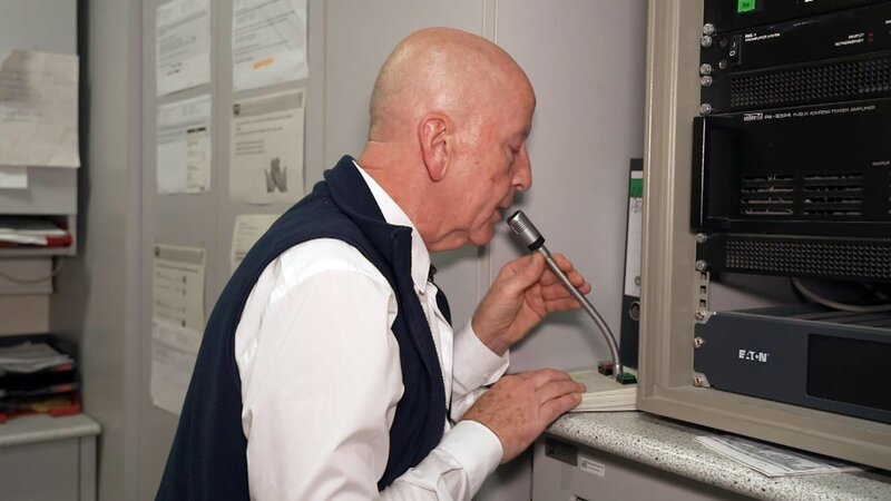 Udo und sein Team müssen jetzt schnell handeln, um den Supermarktbetrieb aufrechtzuerhalten. – Bild: RTLZWEI