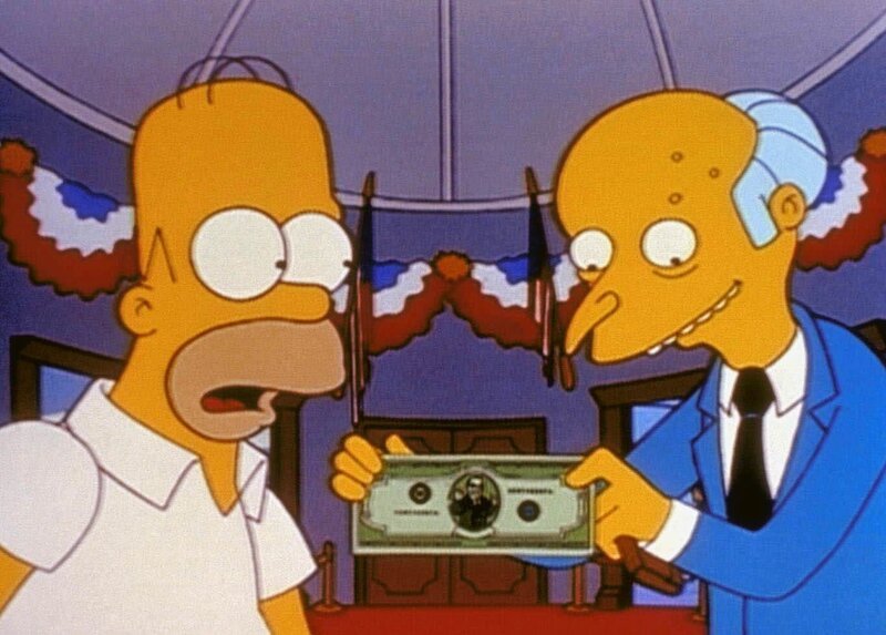 Burns (re.) zeigt Homer stolz den Trillion-Dollar-Geldschein, den er vor Jahren unterschlagen hat. – Bild: ProSieben Media AG
