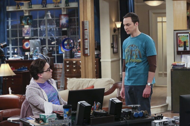 L-R: Leonard Hofstadter (Johnny Galecki), Sheldon Cooper (Jim Parsons) – Bild: 2015 Warner Brothers Lizenzbild frei