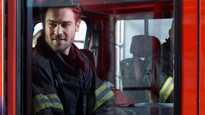 Station 19 Staffel 4 Folge 7 Unterwegs zum Einsatzort: Grey Damon als Jack Gibson – Bild: SRF/​ABC Studios