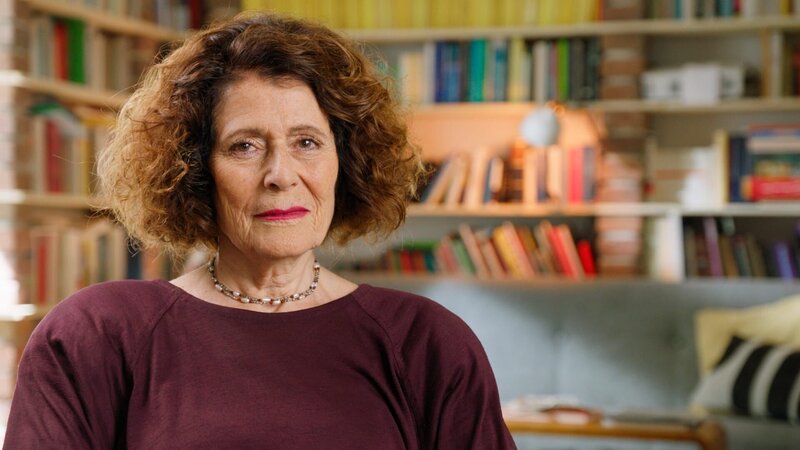 Dr. Rachel Salamander spricht über ihr Leben in Deutschland als Jüdin in der Nachkriegszeit. – Bild: Michael Maylandt /​ BR