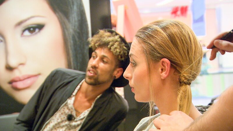 Kandidatin Julia mit ihrem Shoppingbegleiter Dominik – Bild: MG RTL D /​ Constantin Ent.