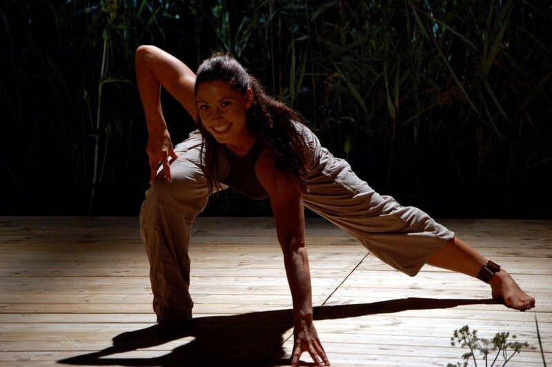 Mit den Dance Workouts wird der gesamte Körper von Kopf bis Fuß trainiert. Die acht Folgen haben unterschiedliche Schwierigkeitsstufen und verschiedene tänzerische Stilrichtungen: von der klassischen Dance-Aerobic über sexy Latino bis hin zu erdigen Afro-Kombinationen und hippen Funk-Moves. – Bild: BR, PSE Film + Video GmbH /​ BR/​PSE Film + Video GmbH