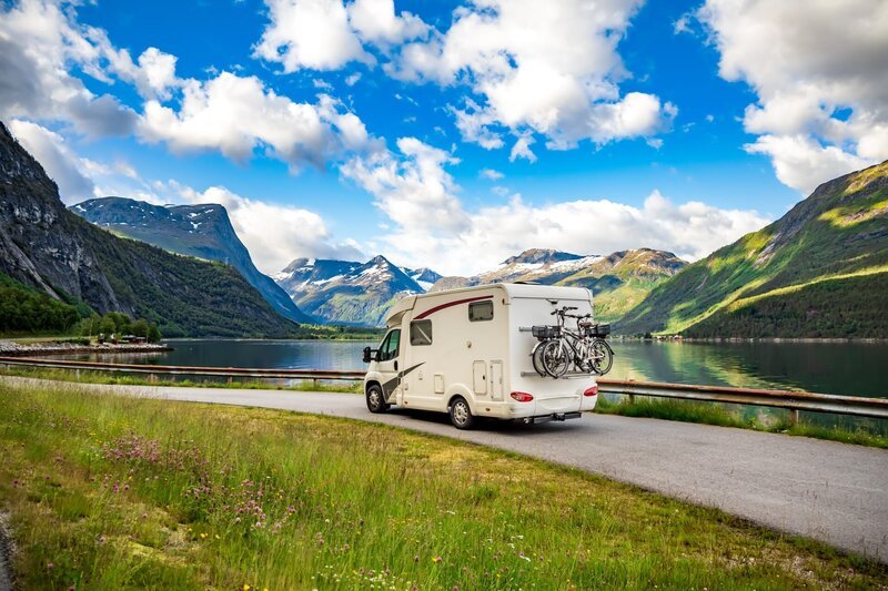 Family vacation travel RV, holiday trip in motorhome, Caravan car Vacation. – Bild: Andrey Armyagov