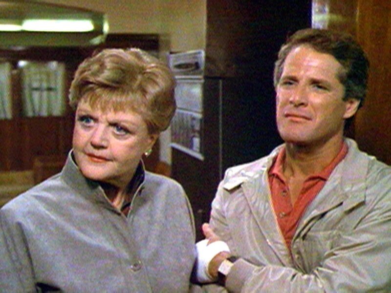 Jessica (Angela Lansbury) trifft Scott (Ben Murphy) im Krankenhaus. Seine Frau ist in die Psychatrie eingeliefert worden. – Bild: Warner TV Serie