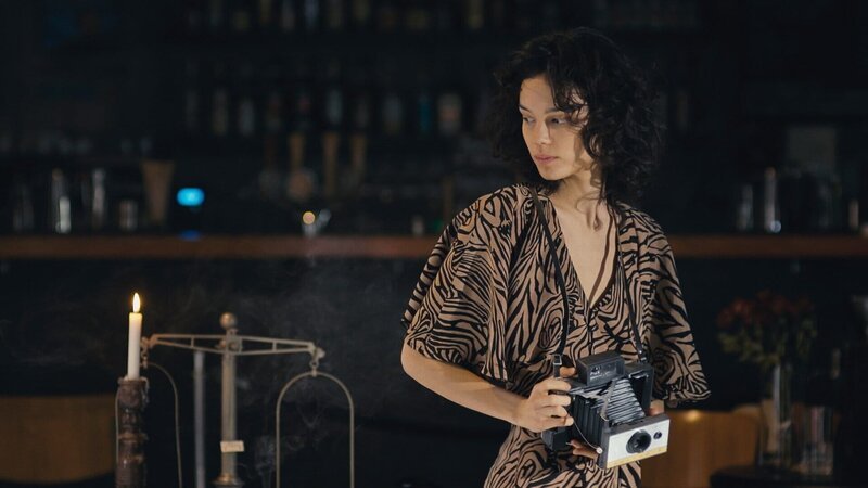 Modedesignerin Sanaz hat ihr eigenes Modelabel, für das sie ausschliesslich vegane und recycelte Stoffe verwendet. – Bild: ZHdK