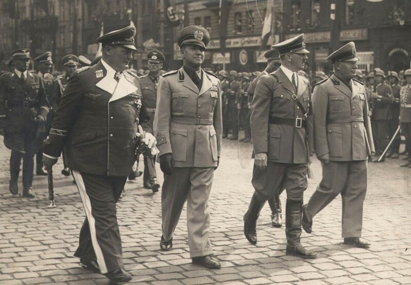 Goering, Ciano, Adolf Hitler and Mussolini. Unbekanntes Datum. – Bild: THE HISTORY CHANNEL /​ © WildBear Entertainment 2023/​1992 ACCUSOFT INC, ALL RIGHTS RE, 1992 ACCUSOFT INC, ALL RIGHTS RESERVED/​1992 ACCUSOFT INC; ALL RIGHTS RE; 1992 ACCUSOFT INC; ALL RIGHTS RESERVED