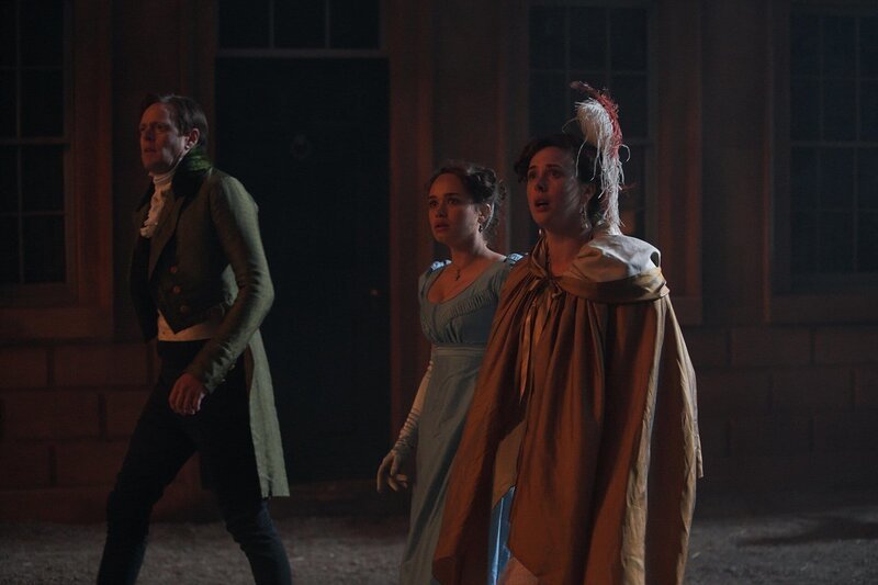 Tom Parker (Kris Marshall), Charlotte Heywood (Rose Williams) und Diana Parker (Alexandra Roach). – Bild: Simon Ridgway /​ RED PLANET PICTURES