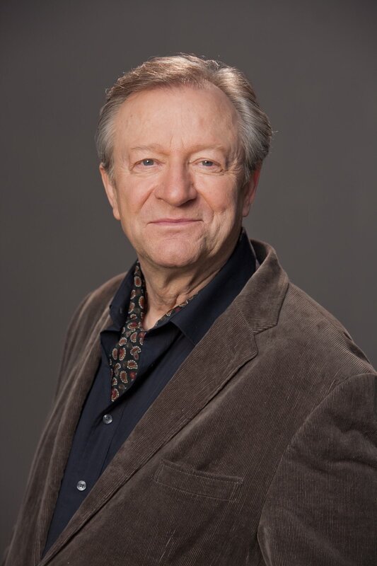 (1. Staffel) – Der Allgemeinarzt Dr. Harry Hansen (Gerhard Garbers) muss er erkennen, dass er selbst an die Grenzen seiner körperlichen Leistungsfähigkeit gelangt ist. – Bild: SAT.1 /​ Conny Klein