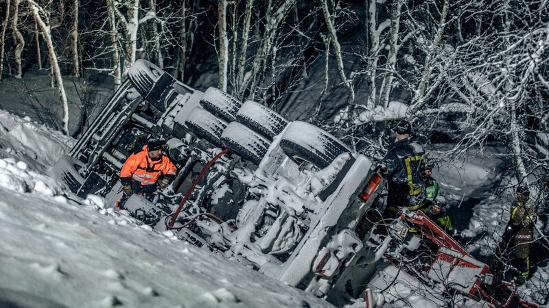 OVERHALLA, NORWAY – Jo Roger at a rescue of a toppled over truck.(photo credit: National Geographic Channels) – Bild: National Geographic Channels