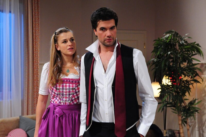 Theresa (Ines Lutz, l.); Konstantin (Moritz Tittel, r.) – Bild: ARD /​ Ann Paur