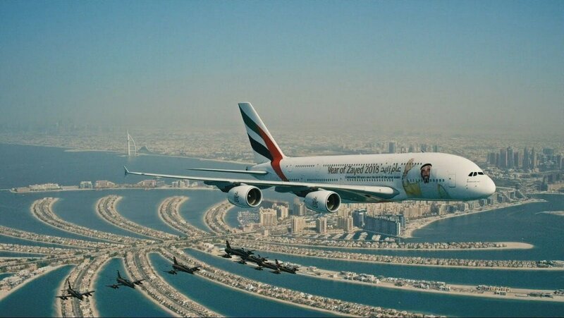 Emirates Flugzeug Die Verwendung des sendungsbezogenen Materials ist nur mit dem Hinweis und Verlinkung auf RTL+ gestattet. – Bild: Navigation Films FZ LLC
