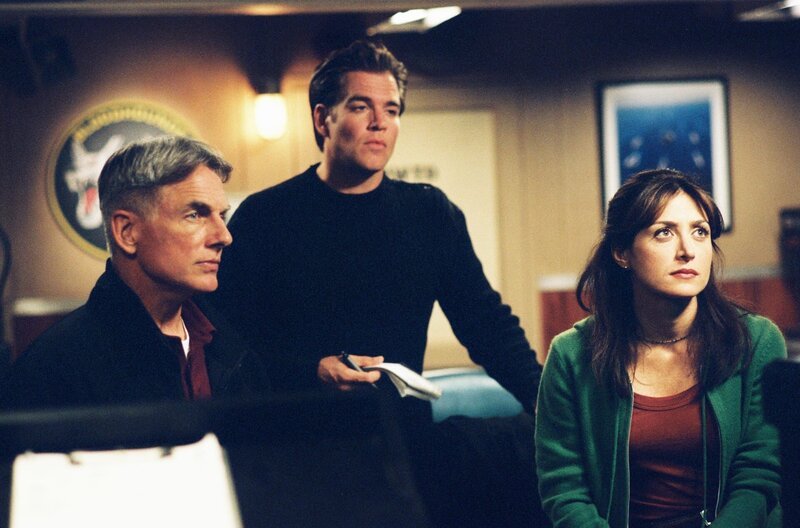 Als ein zweiter Drogenfall bei der Besatzung eines Flugzeugträgers auftritt, sind Gibbs (Mark Harmon, l.), Tony (Michael Weatherly, M.) und Kate (Sasha Alexander, r.) gefragt um diesem Vorfall nachzugehen … – Bild: CBS Television