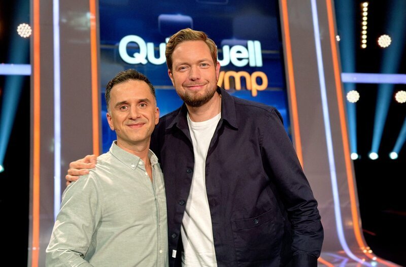 Team „Bratklava“: Özcan Cosar (l.) und Bastian Bielendorfer (r.) – Bild: ARD/​ITV Studios